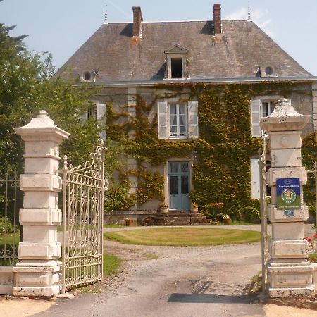 Le Logis Bed & Breakfast Les Pineaux Екстериор снимка