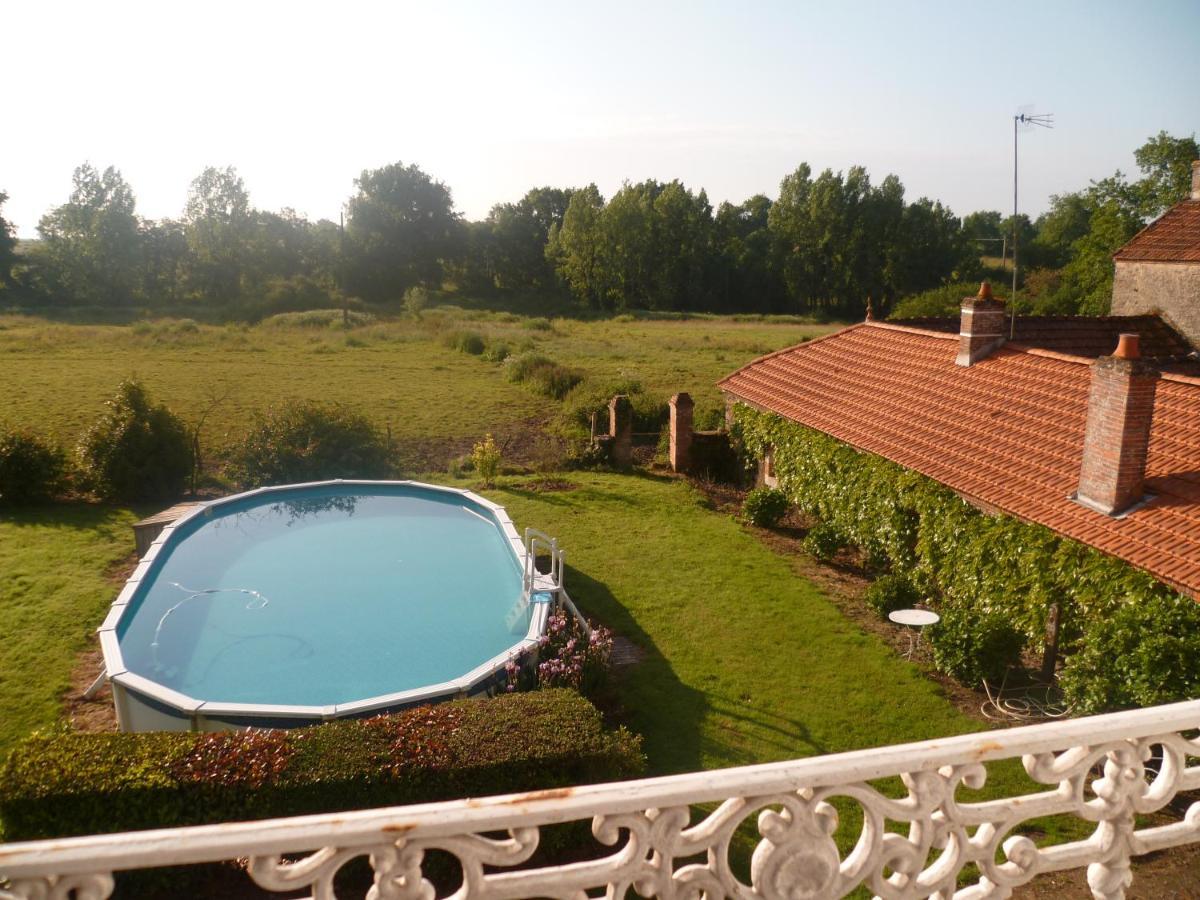 Le Logis Bed & Breakfast Les Pineaux Екстериор снимка