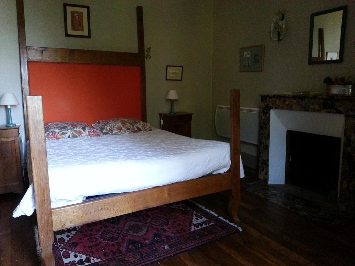 Le Logis Bed & Breakfast Les Pineaux Екстериор снимка