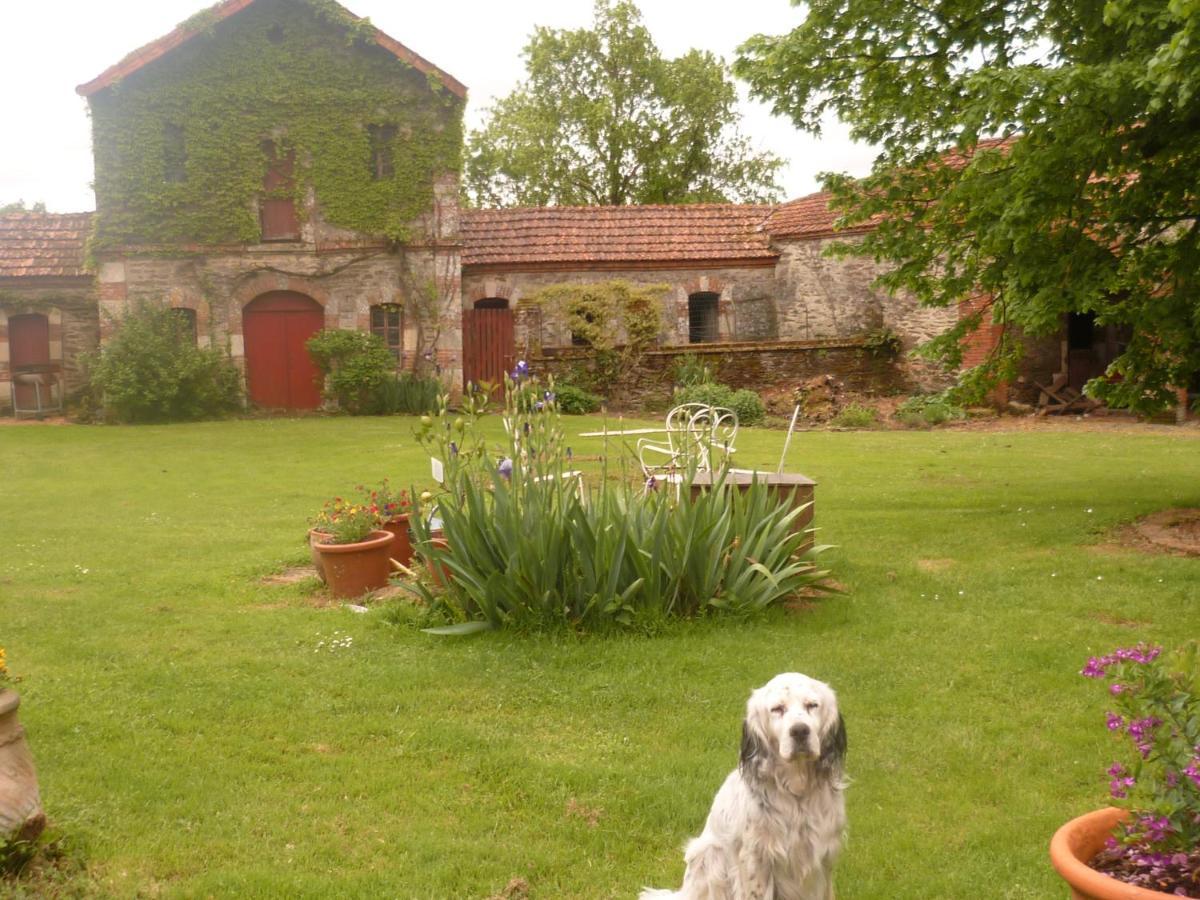 Le Logis Bed & Breakfast Les Pineaux Екстериор снимка