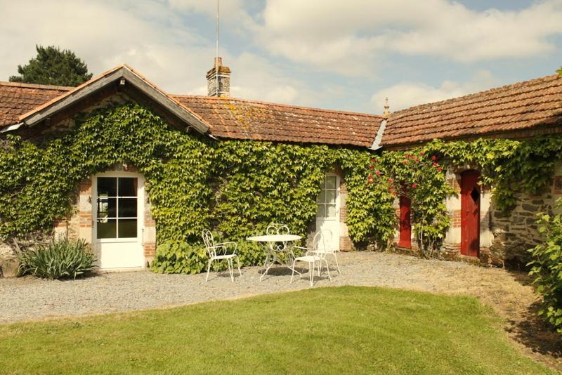 Le Logis Bed & Breakfast Les Pineaux Екстериор снимка