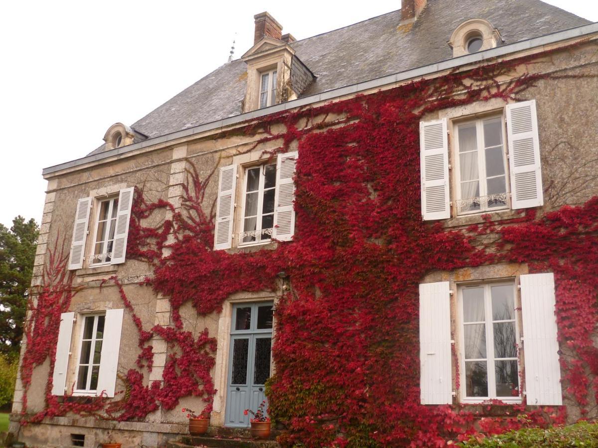 Le Logis Bed & Breakfast Les Pineaux Екстериор снимка