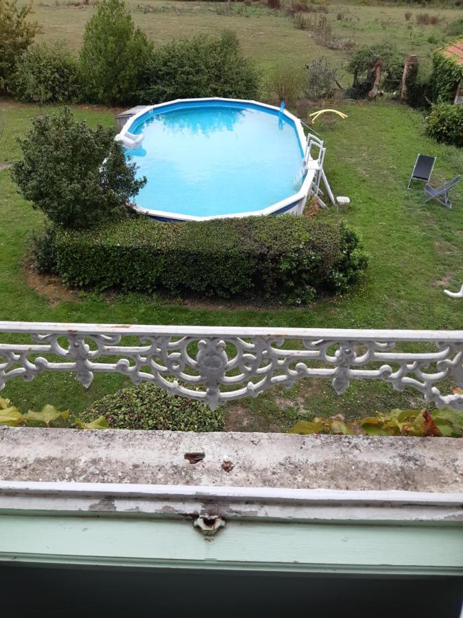 Le Logis Bed & Breakfast Les Pineaux Екстериор снимка
