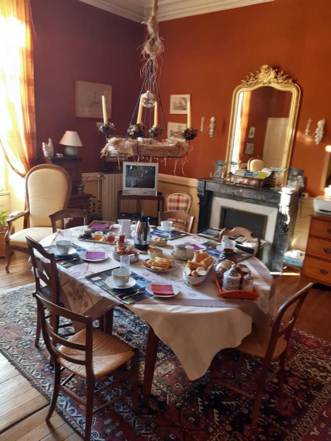 Le Logis Bed & Breakfast Les Pineaux Екстериор снимка